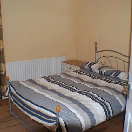 2 Bed - Sleeps 6 - Parking - Wifi Holiday home Enniscrone
