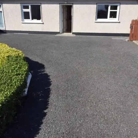 2 Bed - Sleeps 6 - Parking - Wifi Holiday home *