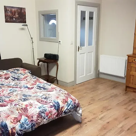 2 Bed - Sleeps 6 - Parking - Wifi Holiday home