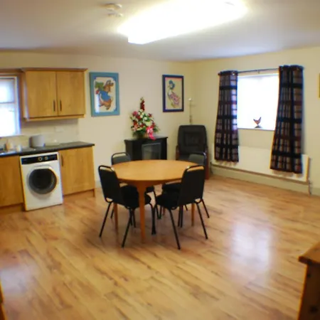 2 Bed - Sleeps 6 - Parking - Wifi Holiday home *