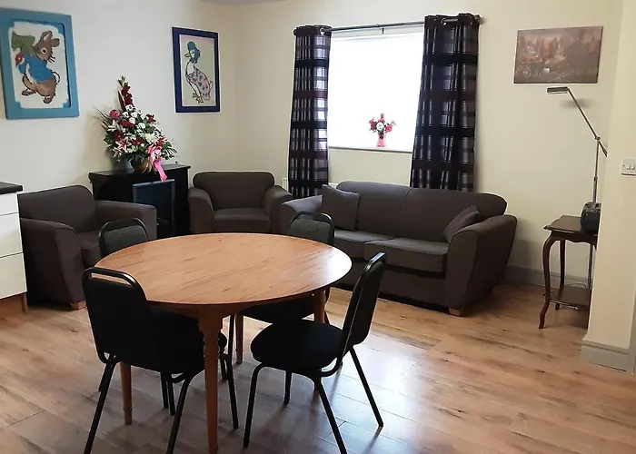 2 Bed - Sleeps 6 - Parking - Wifi *